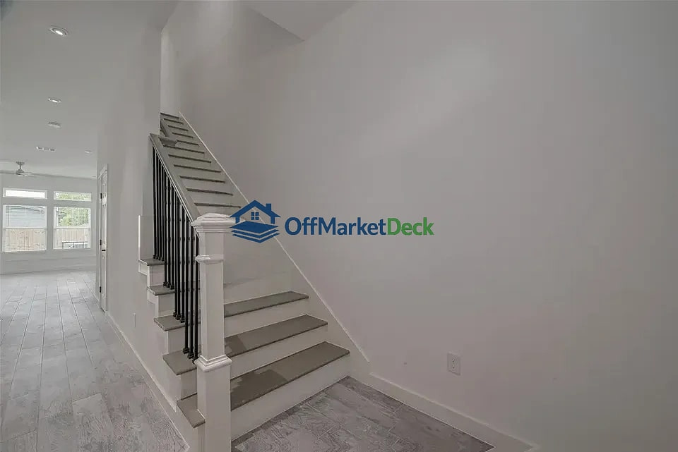 Off-market house in Houston, Texas — 3 beds, 2.5 baths, $65,000 — photo 2 of 3