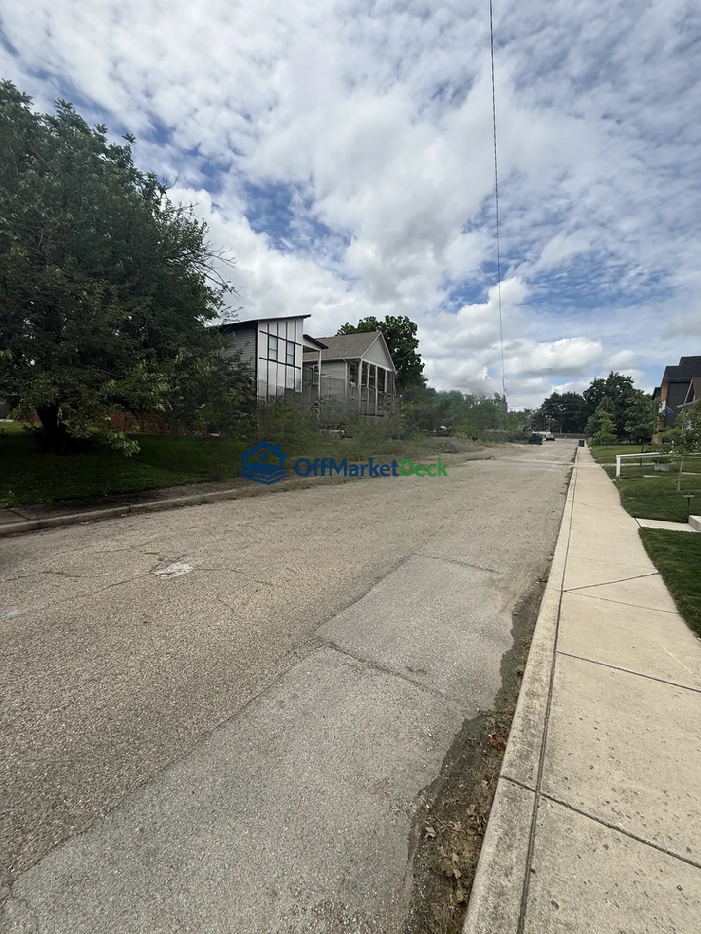Off-market house in Indianapolis, Indiana — 5 beds, 1 bath, $230,000 — photo 2 of 8