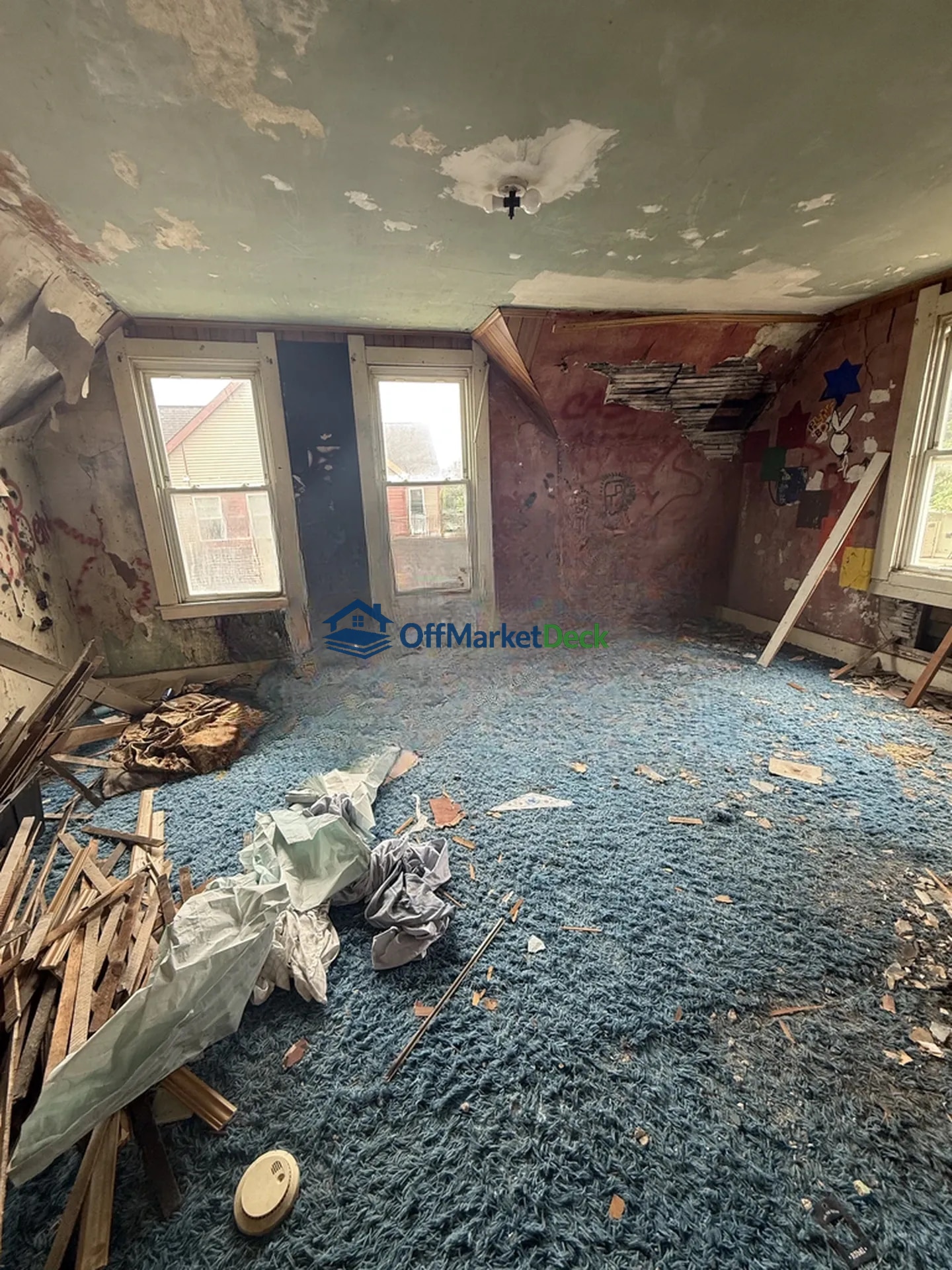 Off-market house in Indianapolis, Indiana — 5 beds, 1 bath, $230,000 — photo 4 of 8