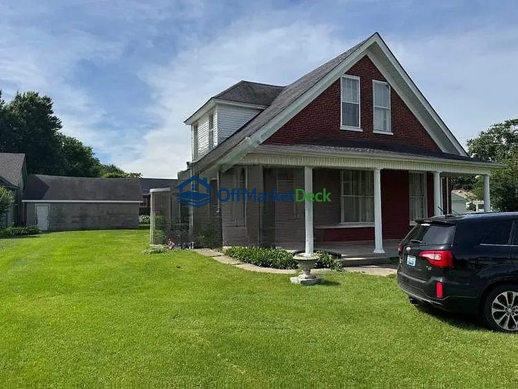 Off-market house in Lebanon, Kentucky — 4 beds, 2 baths, $80,000 — photo 2 of 8