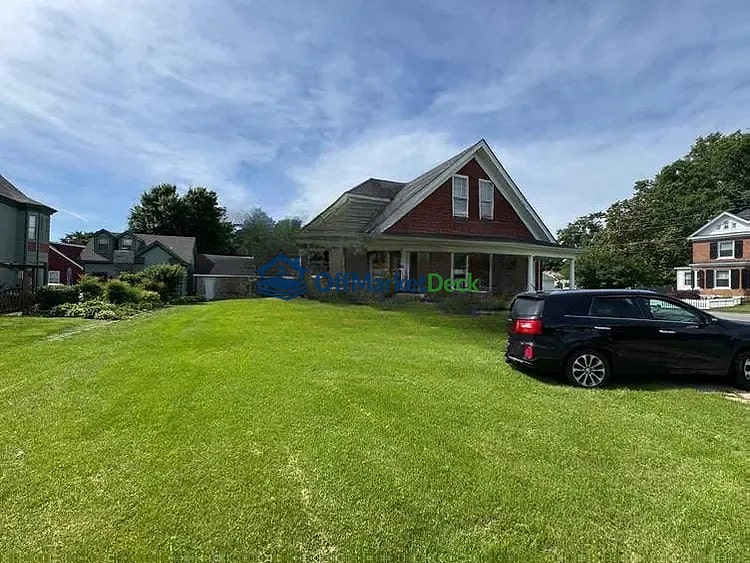 Off-market house in Lebanon, Kentucky — 4 beds, 2 baths, $80,000 — photo 3 of 8