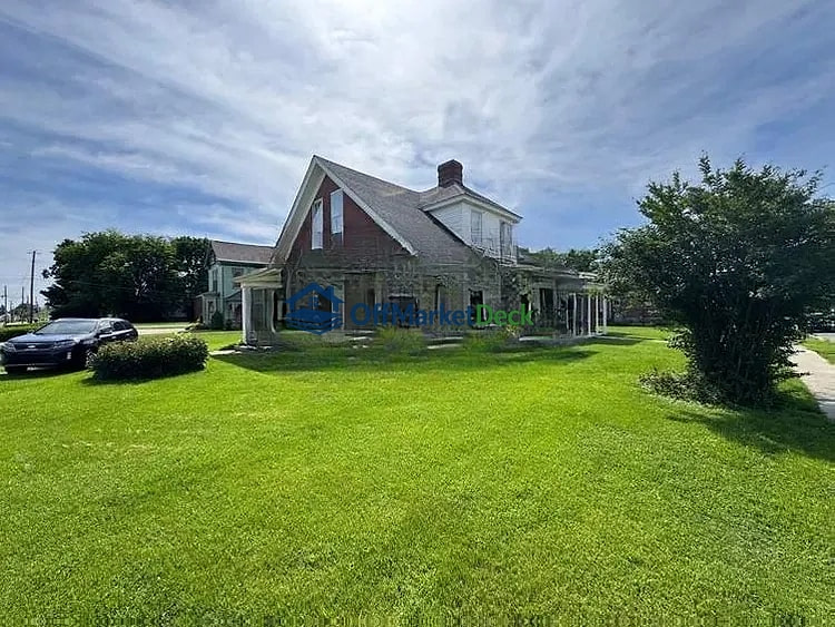 Off-market house in Lebanon, Kentucky — 4 beds, 2 baths, $80,000 — photo 5 of 8