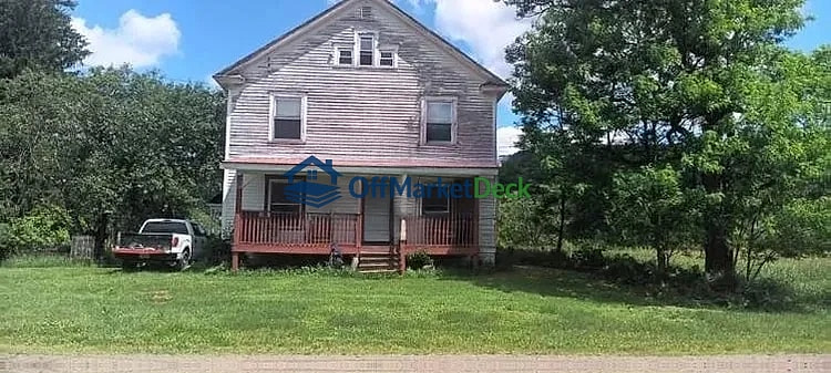 Off-market house in Olean, New York — 4 beds, 1 bath, $127,415 — photo 2 of 8