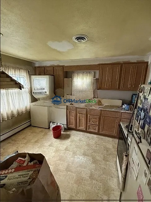 Off-market house in Village Green, Pennsylvania — 3 beds, 1 bath, $180,000 — photo 3 of 8