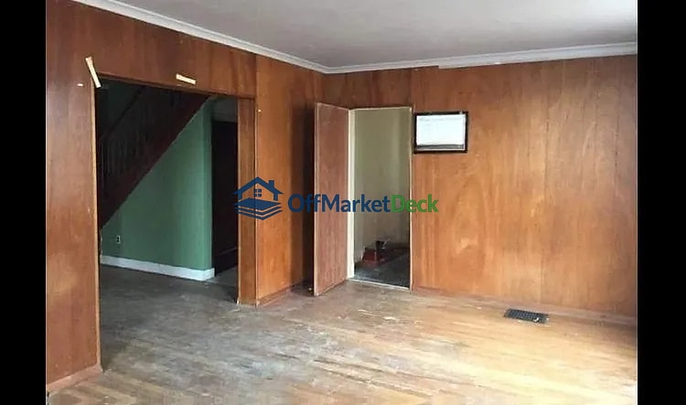 Off-market house in Belleville, Illinois — 4 beds, 2 baths, $65,000 — photo 6 of 8