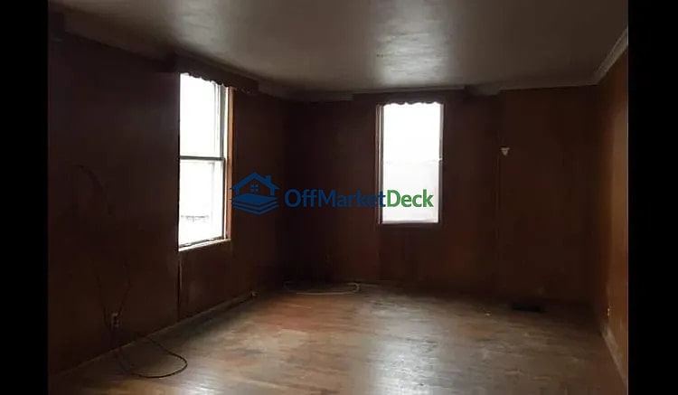 Off-market house in Belleville, Illinois — 4 beds, 2 baths, $65,000 — photo 7 of 8