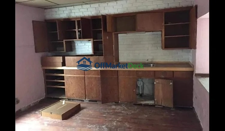 Off-market house in Belleville, Illinois — 4 beds, 2 baths, $65,000 — photo 8 of 8