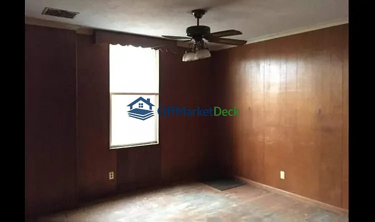 Off-market house in Belleville, Illinois — 4 beds, 2 baths, $65,000 — photo 4 of 8