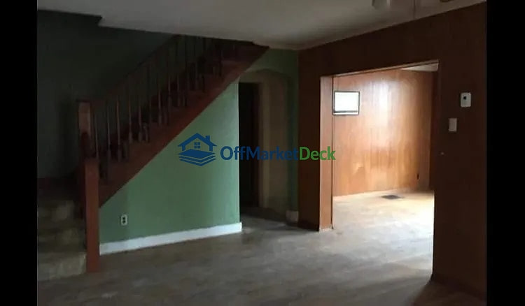 Off-market house in Belleville, Illinois — 4 beds, 2 baths, $65,000 — photo 5 of 8