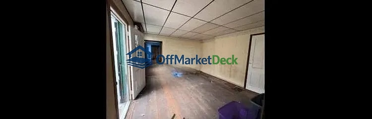 Off-market house in Newport, Kentucky — 2 beds, 2 baths, $88,200 — photo 3 of 8