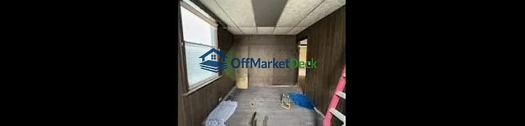 Off-market house in Newport, Kentucky — 2 beds, 2 baths, $88,200 — photo 5 of 8