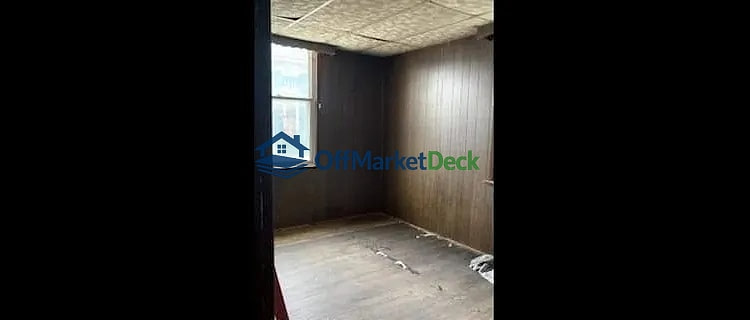 Off-market house in Newport, Kentucky — 2 beds, 2 baths, $88,200 — photo 8 of 8