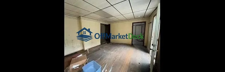 Off-market house in Newport, Kentucky — 2 beds, 2 baths, $88,200 — photo 6 of 8