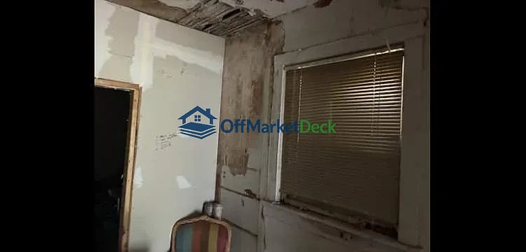 Off-market house in Toledo, Ohio — 4 beds, 2 baths, $43,655 — photo 5 of 8