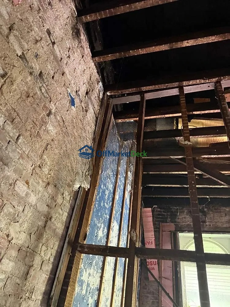 Off-market house in St. Louis, Missouri — 6 beds, 2 baths, $9,500 — photo 8 of 8