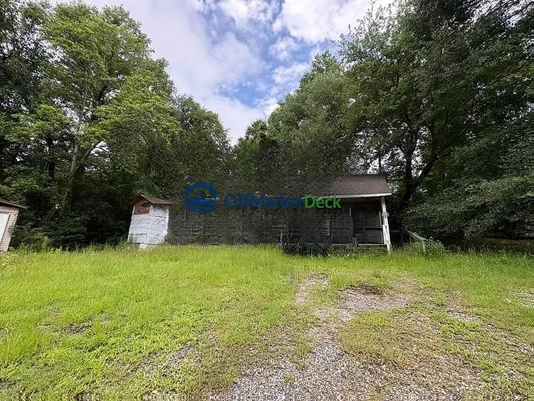 Off-market house in Phenix City, Alabama — 3 beds, 1 bath, $38,800 — photo 2 of 8