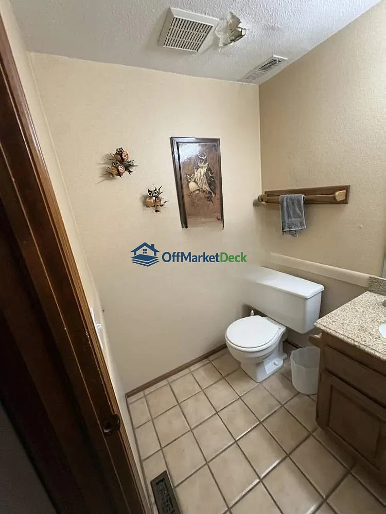 Off-market house in Littleton, Colorado — 2 beds, 2.5 baths, $310,000 — photo 5 of 8