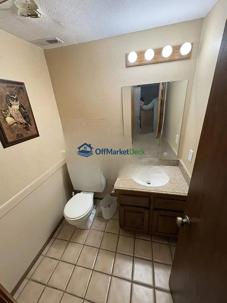 Off-market house in Littleton, Colorado — 2 beds, 2.5 baths, $310,000 — photo 6 of 8