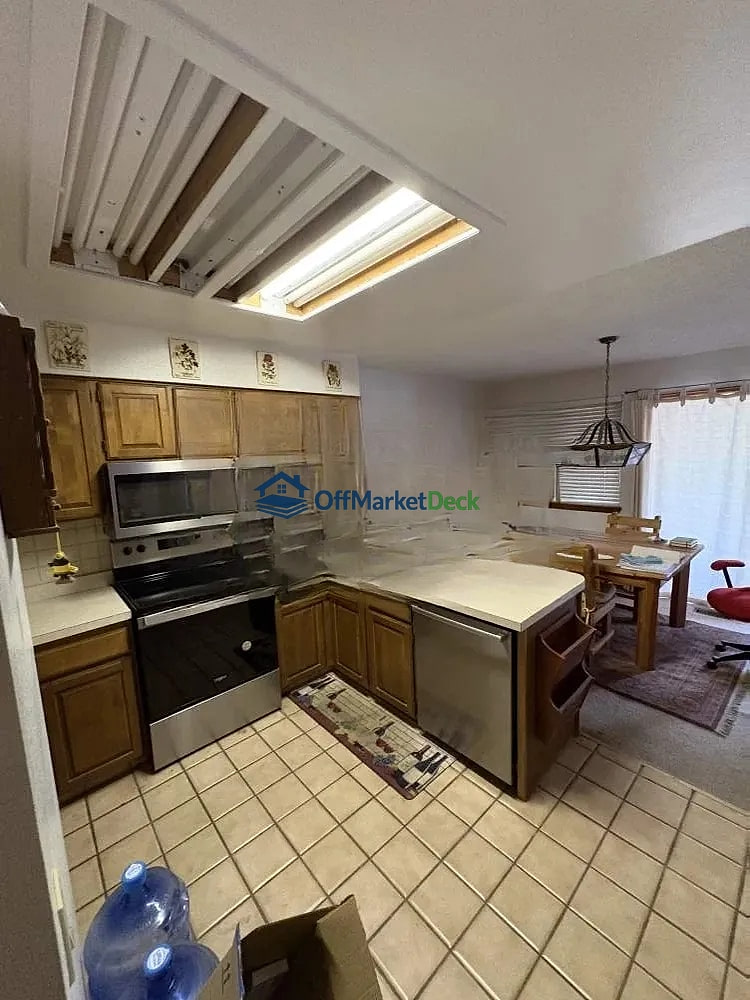 Off-market house in Littleton, Colorado — 2 beds, 2.5 baths, $310,000 — photo 7 of 8