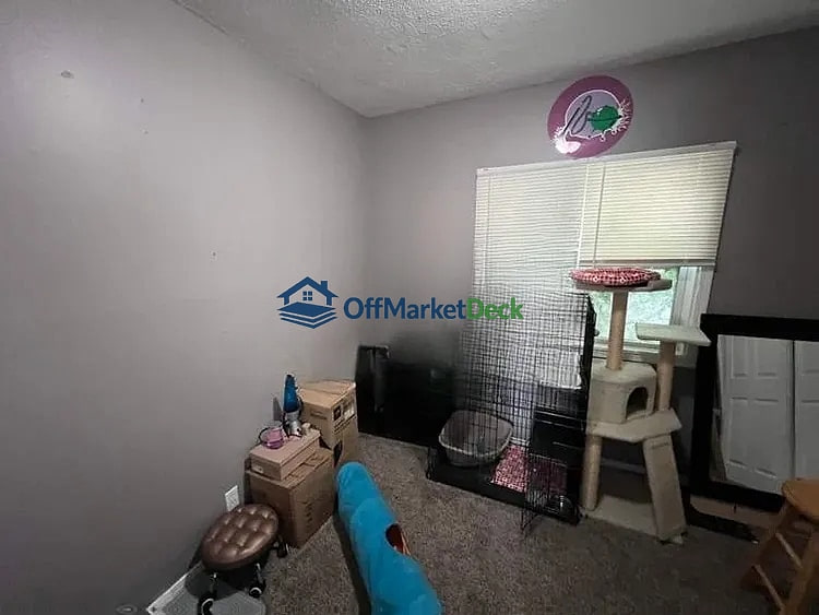 Off-market house in Indianapolis, Indiana — 3 beds, 1 bath, $105,000 — photo 2 of 8