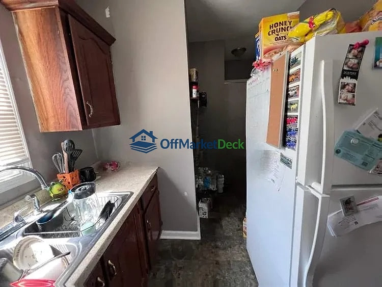 Off-market house in Indianapolis, Indiana — 3 beds, 1 bath, $105,000 — photo 6 of 8