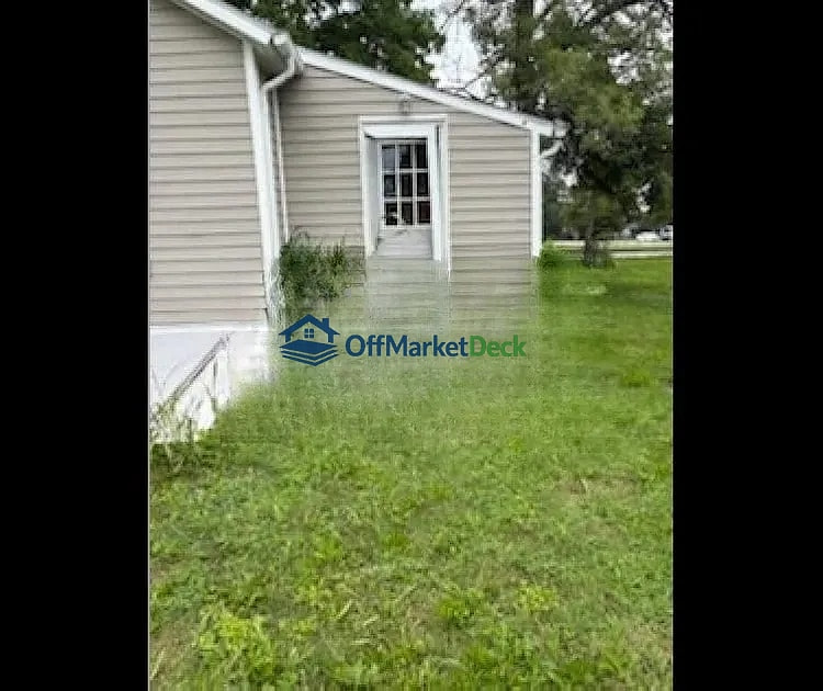Off-market house in Remington, Indiana — 1 bed, 1 bath, $35,000 — photo 2 of 8