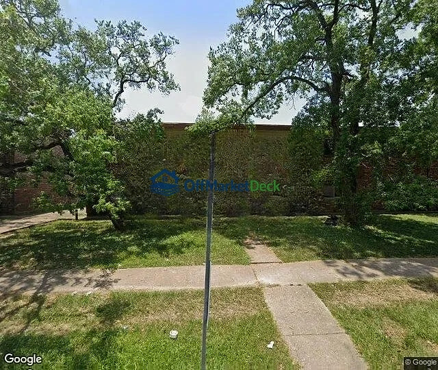 Off-market house in Houston, Texas — 2 beds, 1 bath, $1,500,000 — photo 3 of 3