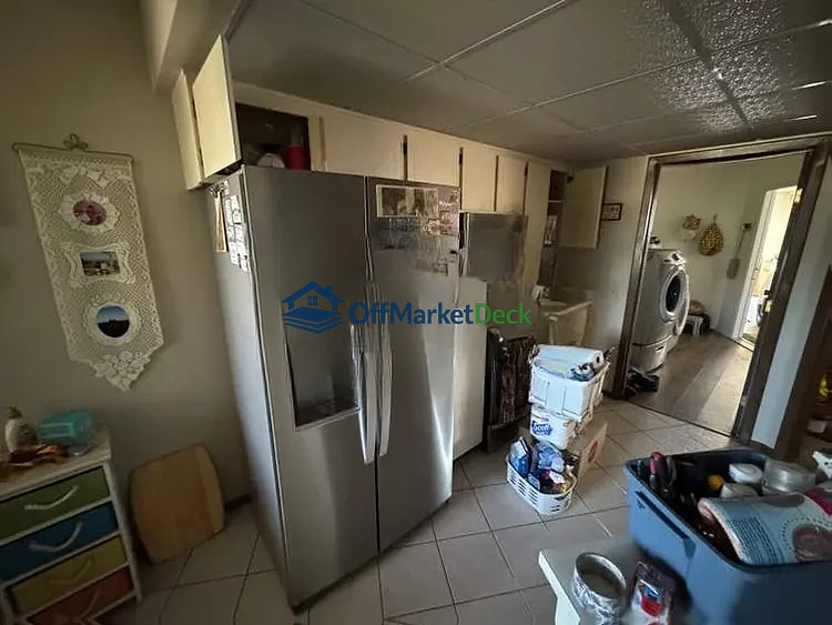 Off-market house in Sun City, Arizona — 2 beds, 2 baths, $148,000 — photo 5 of 8