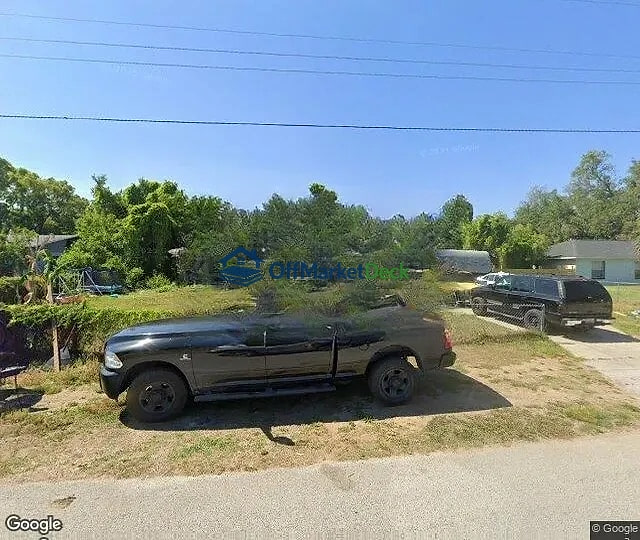 Off-market house in Zephyrhills, Florida — 3 beds, 2 baths, $189,990 — photo 3 of 3