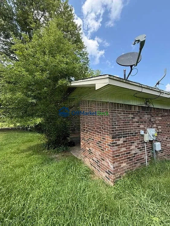Off-market house in Horn Lake, Mississippi — 2 beds, 1 bath, $79,900 — photo 7 of 8