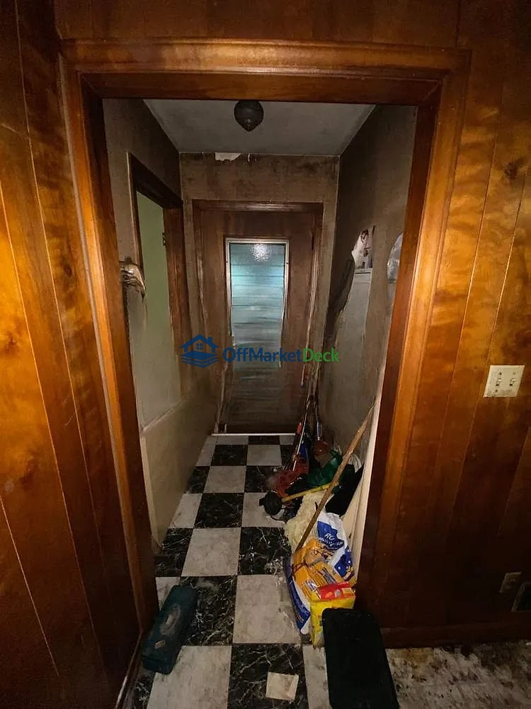 Off-market house in Decatur, Georgia — 3 beds, 2 baths, $206,000 — photo 4 of 8