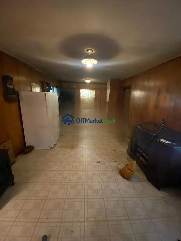 Off-market house in Decatur, Georgia — 3 beds, 2 baths, $206,000 — photo 2 of 8