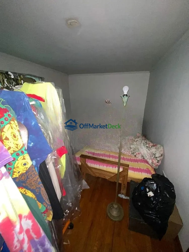 Off-market house in Decatur, Georgia — 3 beds, 2 baths, $206,000 — photo 7 of 8