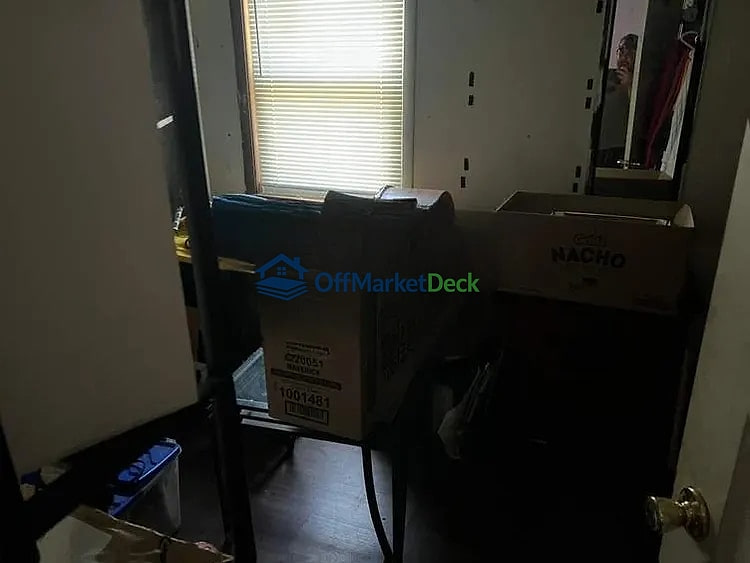 Off-market house in Indianapolis, Indiana — 3 beds, 1 bath, $88,000 — photo 5 of 8
