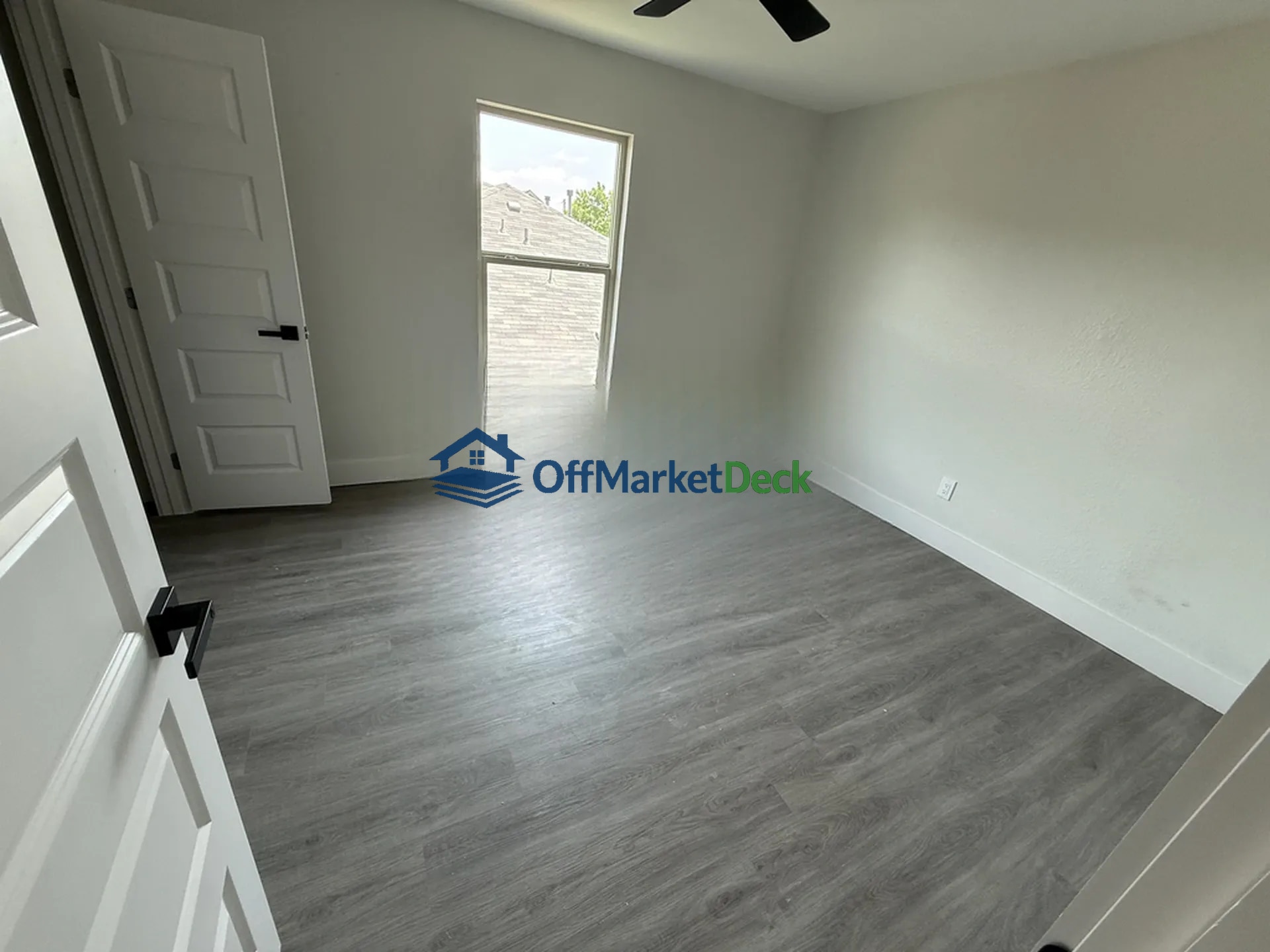 Off-market house in Rowlett, Texas — 5 beds, 2.5 baths, $449,000 — photo 4 of 8