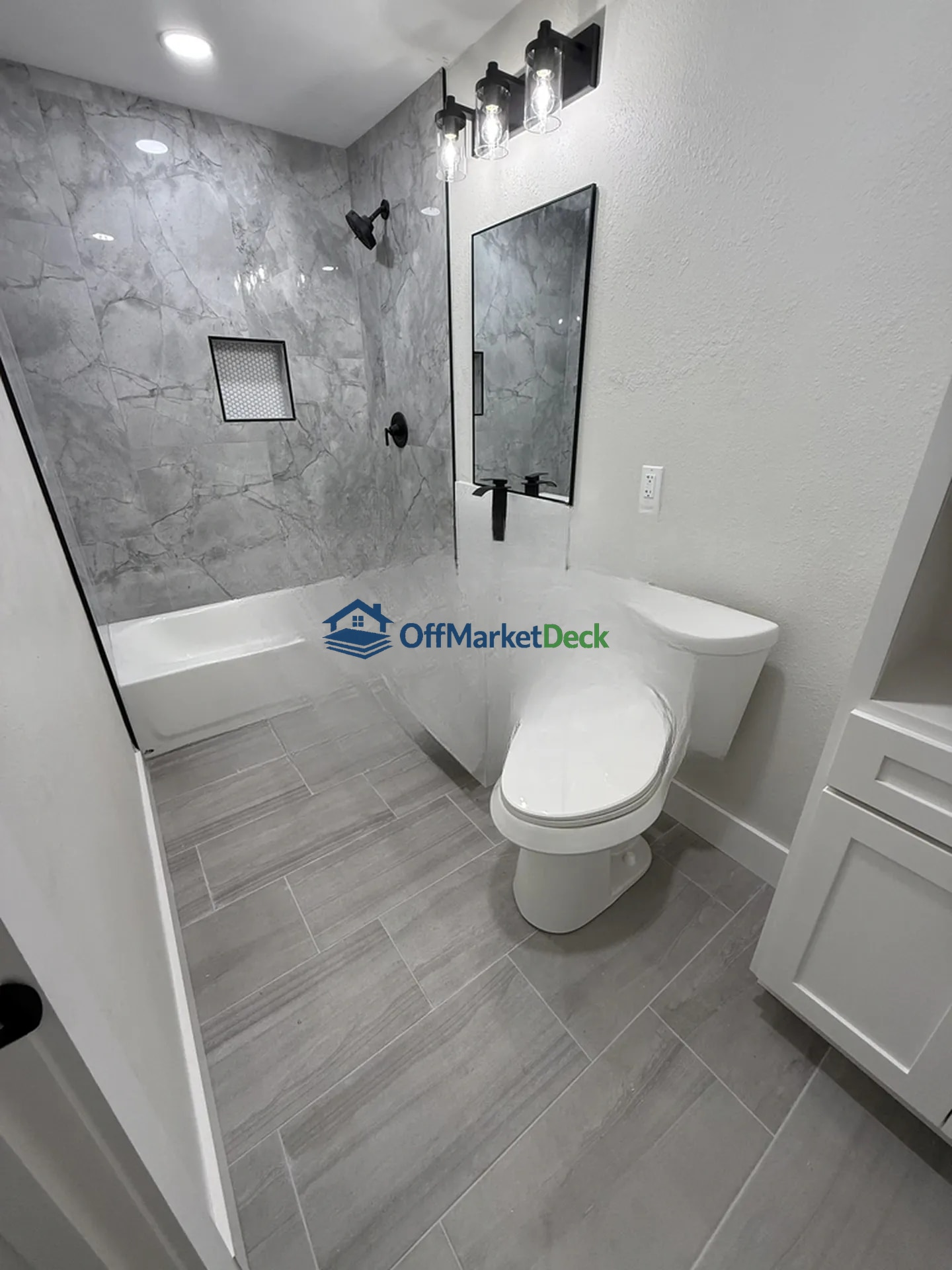 Off-market house in Rowlett, Texas — 5 beds, 2.5 baths, $449,000 — photo 6 of 8