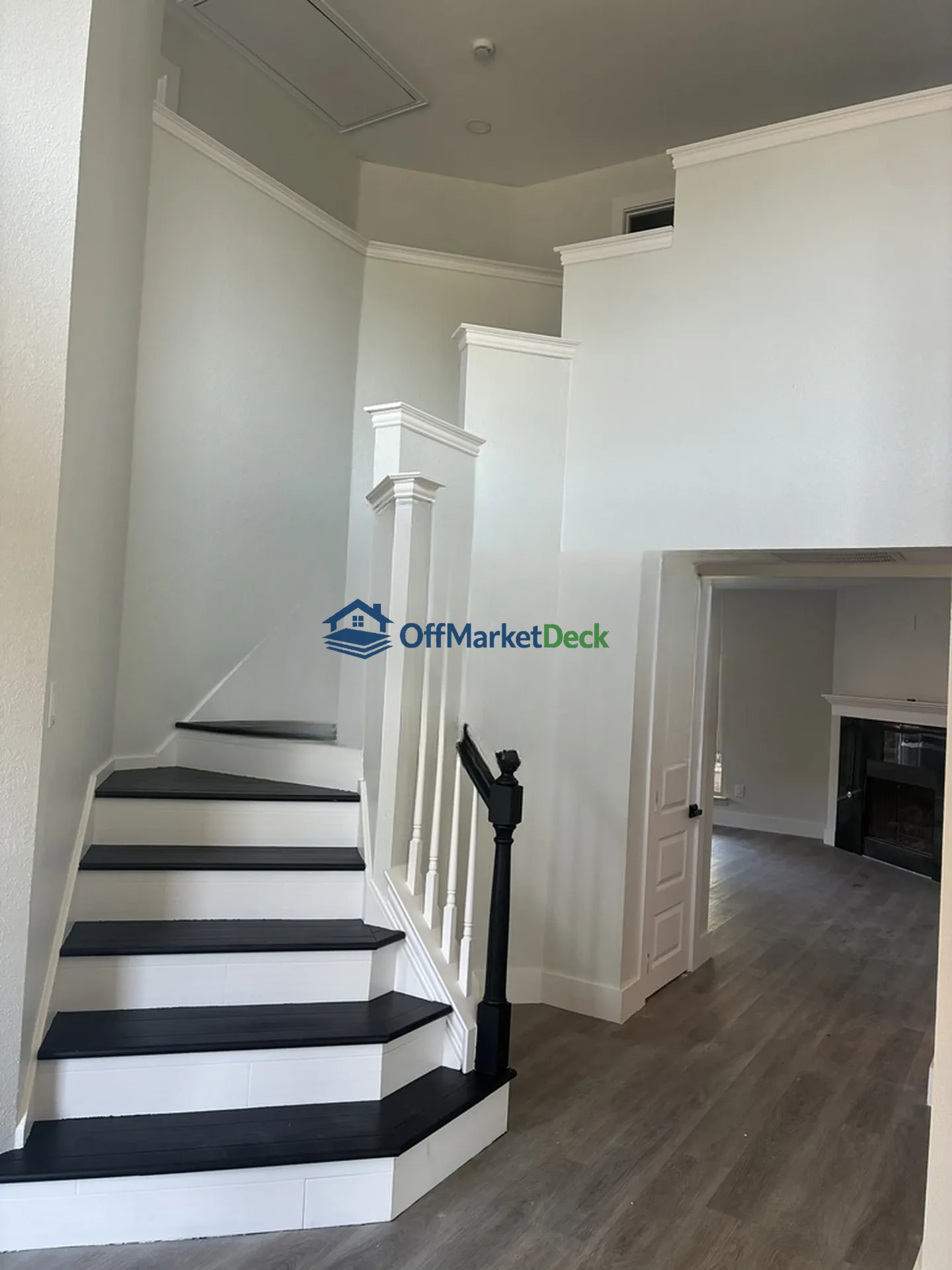 Off-market house in Rowlett, Texas — 5 beds, 2.5 baths, $449,000 — photo 2 of 8