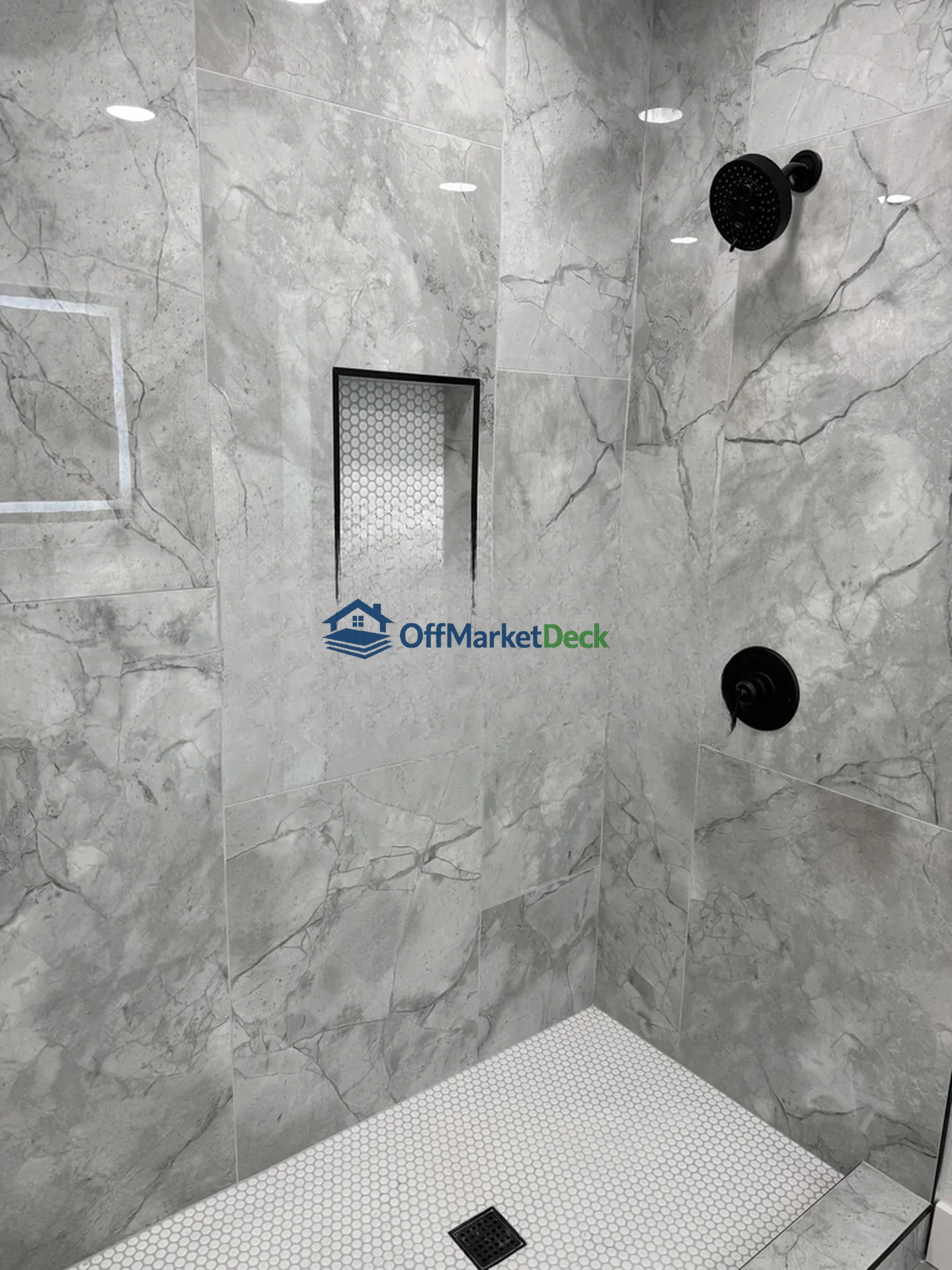 Off-market house in Rowlett, Texas — 5 beds, 2.5 baths, $449,000 — photo 5 of 8