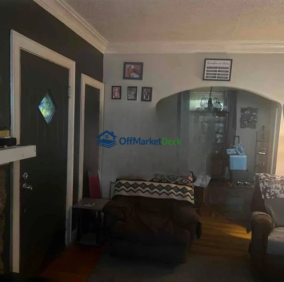 Off-market house in Evansville, Indiana — 3 beds, 1 bath, $98,900 — photo 3 of 5