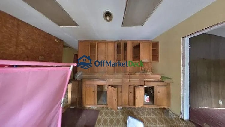Off-market house in Canisteo, New York — 5 beds, 3 baths, $30,000 — photo 6 of 8