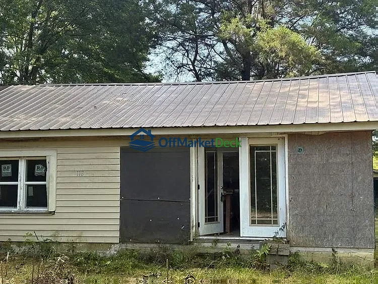 Off-market house in Bessemer, Alabama — 3 beds, 1 bath, $40,600 — photo 2 of 8