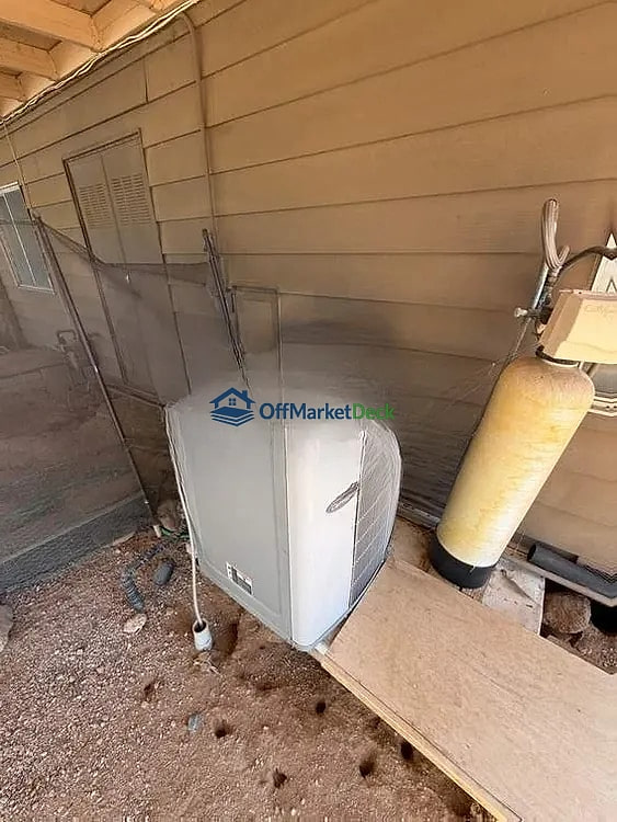 Off-market house in Cave Creek, Arizona — 2 beds, 2 baths, $325,000 — photo 7 of 8