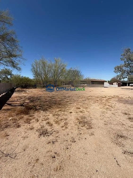 Off-market house in Cave Creek, Arizona — 2 beds, 2 baths, $325,000 — photo 2 of 8