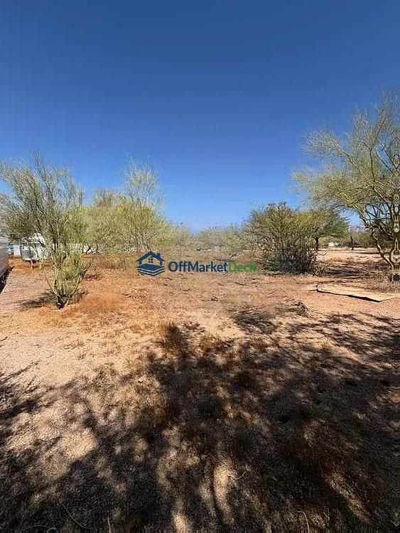 Off-market house in Cave Creek, Arizona — 2 beds, 2 baths, $325,000 — photo 3 of 8