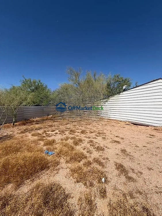 Off-market house in Cave Creek, Arizona — 2 beds, 2 baths, $325,000 — photo 4 of 8
