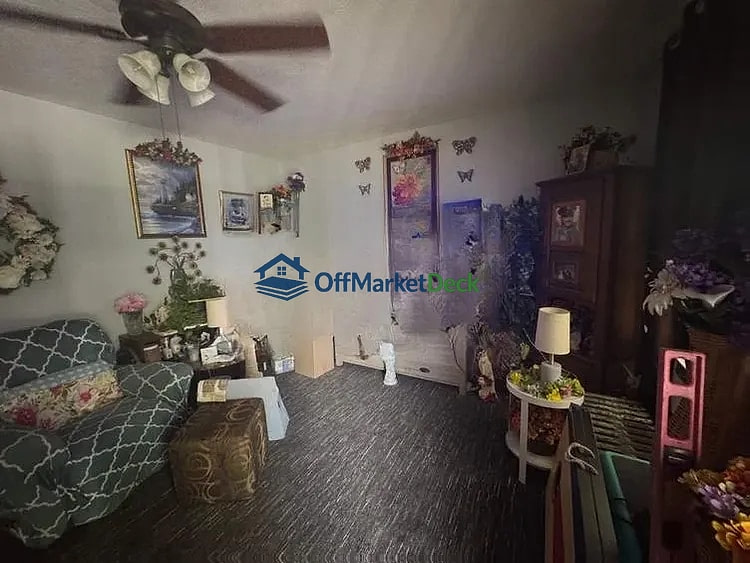 Off-market house in Zanesville, Ohio — 4 beds, 2 baths, $97,378 — photo 2 of 8