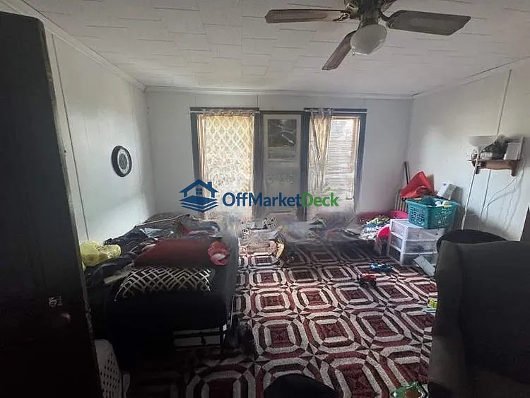 Off-market house in Zanesville, Ohio — 4 beds, 2 baths, $97,378 — photo 4 of 8