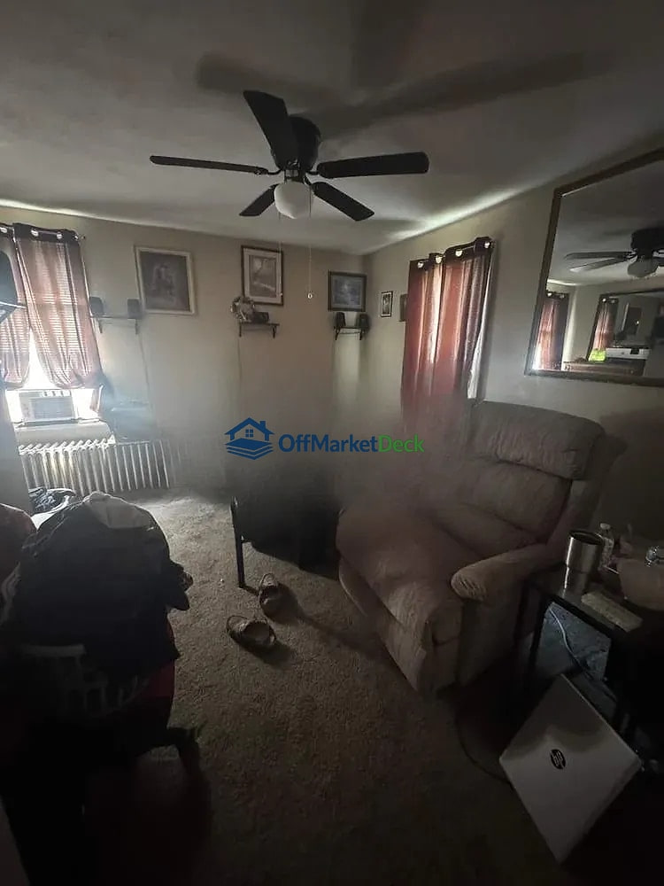 Off-market house in Zanesville, Ohio — 4 beds, 2 baths, $97,378 — photo 3 of 8