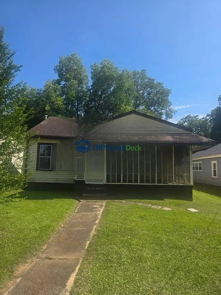 Off-market house in Attalla, Alabama — 2 beds, 1 bath, $30,000 — photo 2 of 8