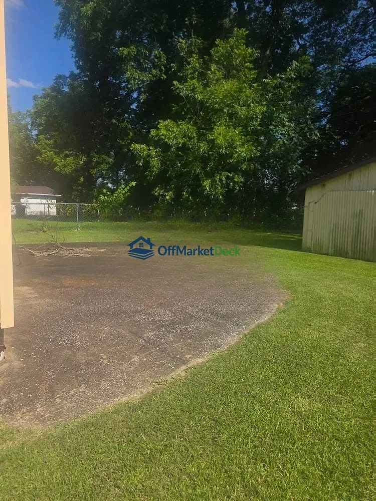 Off-market house in Attalla, Alabama — 2 beds, 1 bath, $30,000 — photo 6 of 8